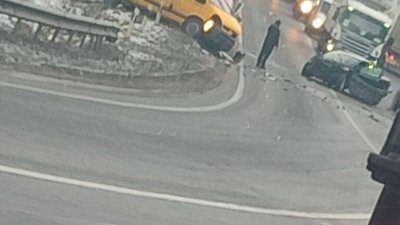 У Львові на обʼїзній не розминулись автомобілі