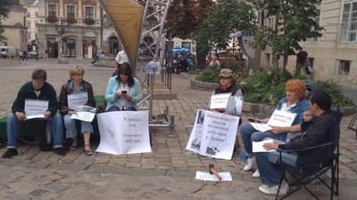 У центрі Львова оголосили голодування (ФОТОРЕПОРТАЖ)