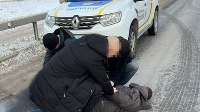 У Львові чоловік видурив у дідуся понад 100 тисяч гривень