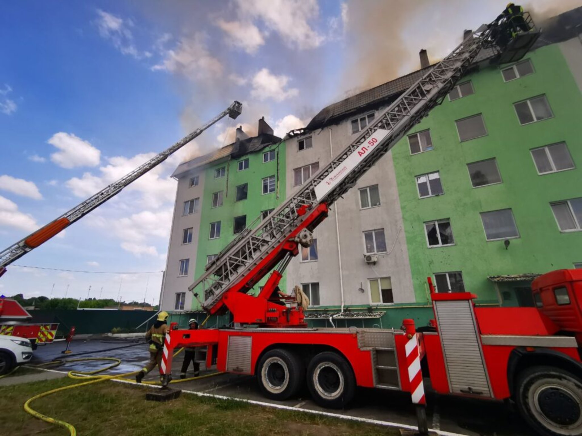 Під Києвом у багатоповерхівці стався вибух