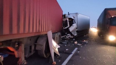 На трасі Київ-Одеса зіткнулися дві вантажівки: є загиблі та травмовані (ФОТО)