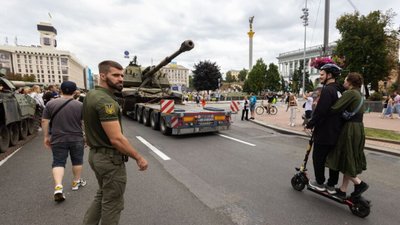 Танки на Хрещатику: у Києві організували вражаючу виставку