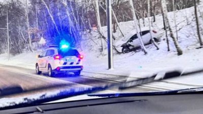 У Львові автомобіль злетів з дороги