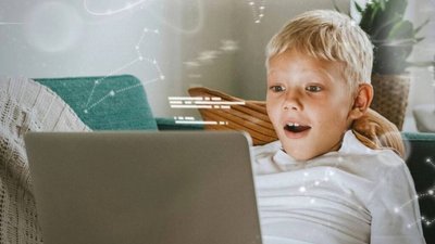 Школярі Львівщини можуть отримати подарунки від Мінцифри та Львівської ОВА