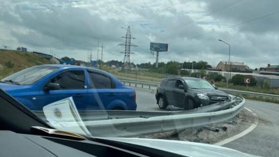 У Львові на об’їзній не розминулись два автомобілі (ФОТО)