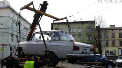 Як у Львові "пам'ятник радянського машинобудування" евакуйовували (ФОТО)