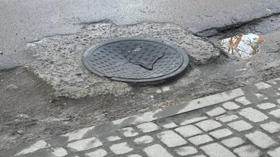 У Брюховичах виявили аварійний люк (ФОТО)
