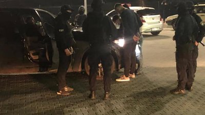 У Мукачево на заправці затримали чотирьох осіб, які викрали людину (ФОТО)