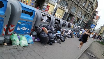Львів – рай для туристів чи щурів: центр міста потопає у смітті (ФОТО)