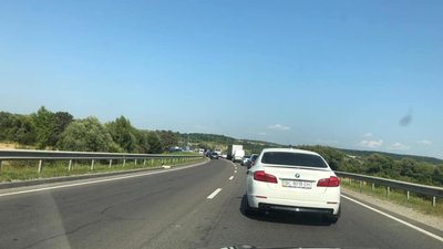 Водіям: об’їзна дорога  Миколаєва стоїть у заторах (ФОТО)