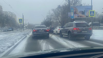 У Львові зупинився рух транспорту