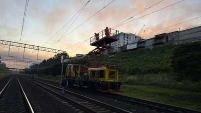 У Києві внаслідок обстрілу пошкоджена залізнична колія
