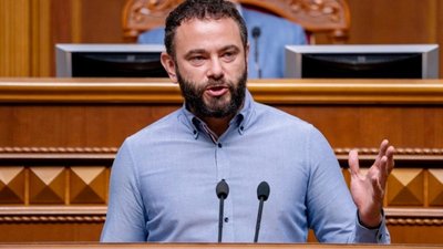 “Слуга народу” порекомендував дівчині заробляти ж*пою, якщо у неї закінчилися гроші (ФОТО)
