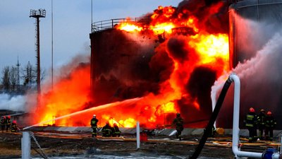 У Львові ліквідовано пожежу, яка виникла після ракетного удару (ФОТО, ВІДЕО)