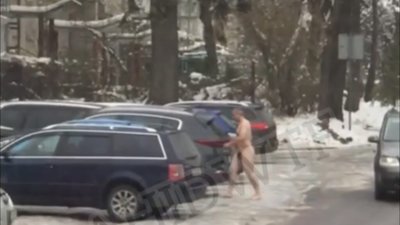 У Львові у спальному районі бігає голий чоловік (ВІДЕО)