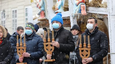 Андрій Садовий одягнув голубу шапку (ФОТО)