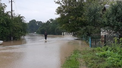 У Дрогобичі підтопило підвал житлового будинку