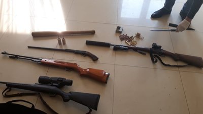 Поліція виявила у помешканні жителя Львівщини арсенал зброї і вибухові пакети