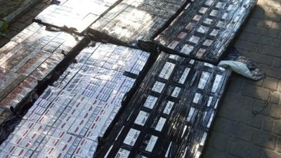 На кордоні із Польщею потягом намагались провезти 6 тисяч пачок сигарет (ФОТО)
