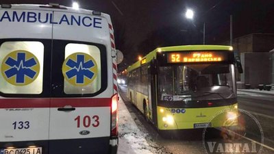 У Львові водію маршрутки стало зле (ФОТО)