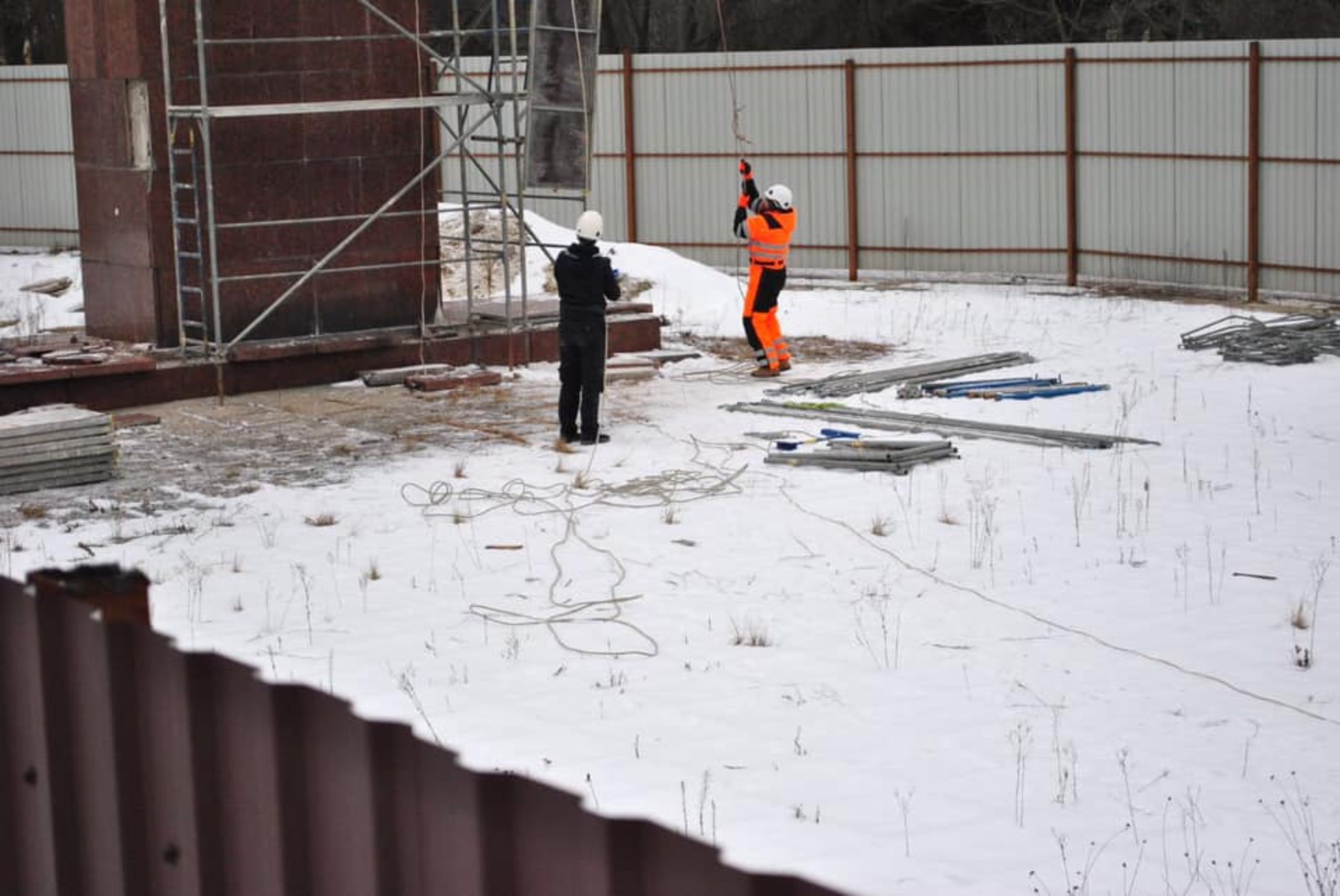 У Садового нарешті обіцяють демонтувати радянський Монумент на Стрийській. Фото: Варта1.