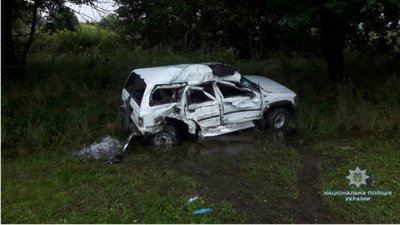 Неподалік Львова зіткнулися легковик та вантажівка
