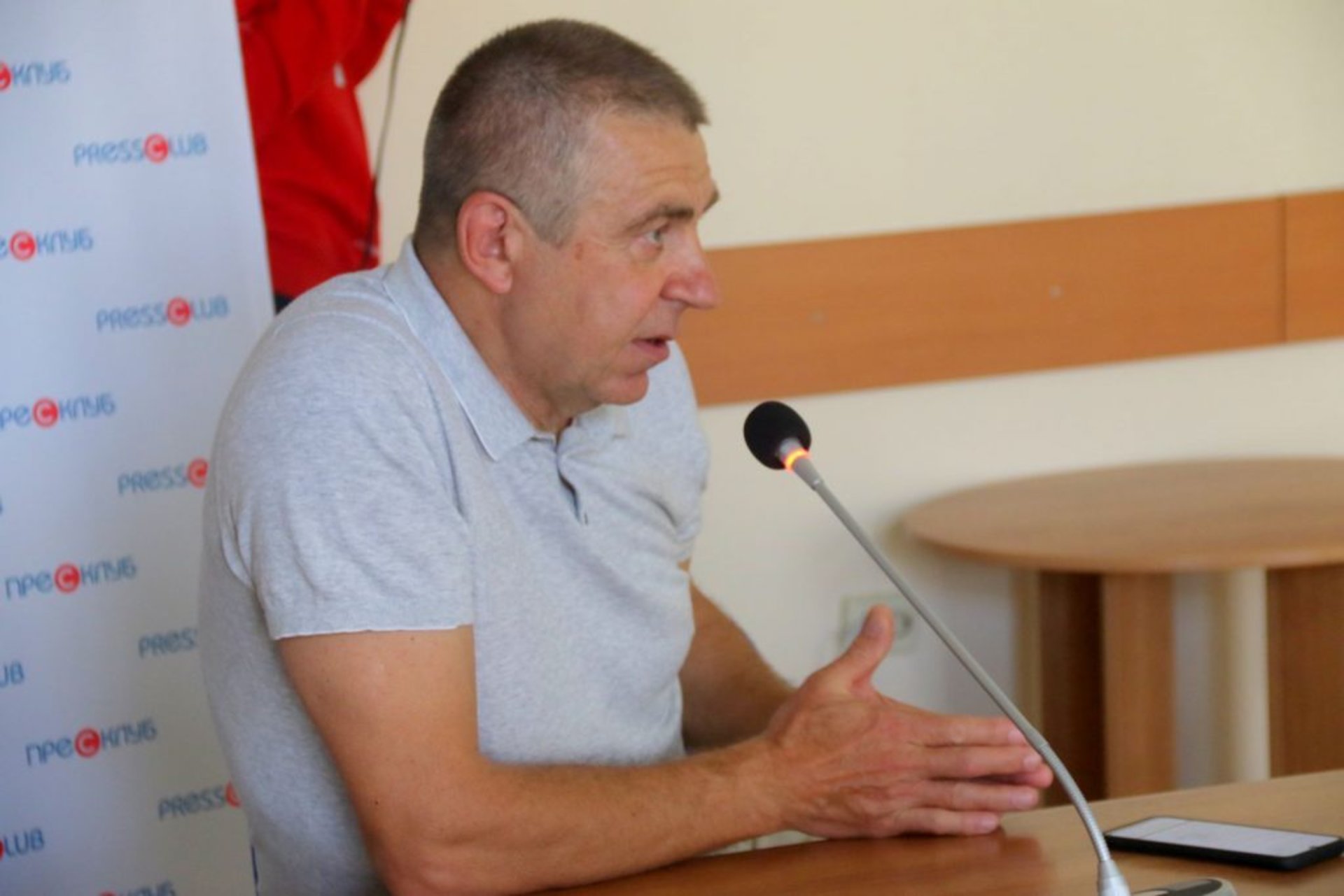 Дискусії: "Яких першочергових законопроектів очікує українське суспільство від новообраної Верховної Ради". Фото: 4studio.