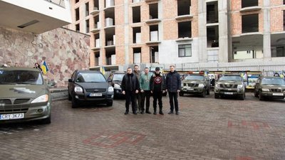 На фронт з Дрогобиччини для виконання бойових завдань відправили 14 автівок