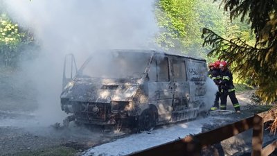 На Львівщині згорів мікроавтобус