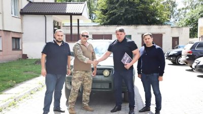 З Яворівщини на передову відправили черговий автомобіль