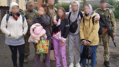 На Харківщині окупанти після “фільтрації” замкнули в підвалі п’ятьох дітей: їх знайшли лише через тиждень