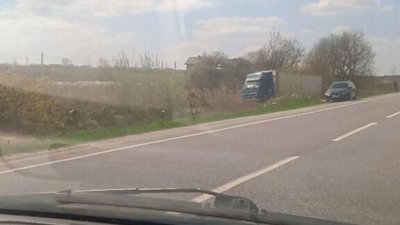 На Львівщині вантажівка злетіла з траси