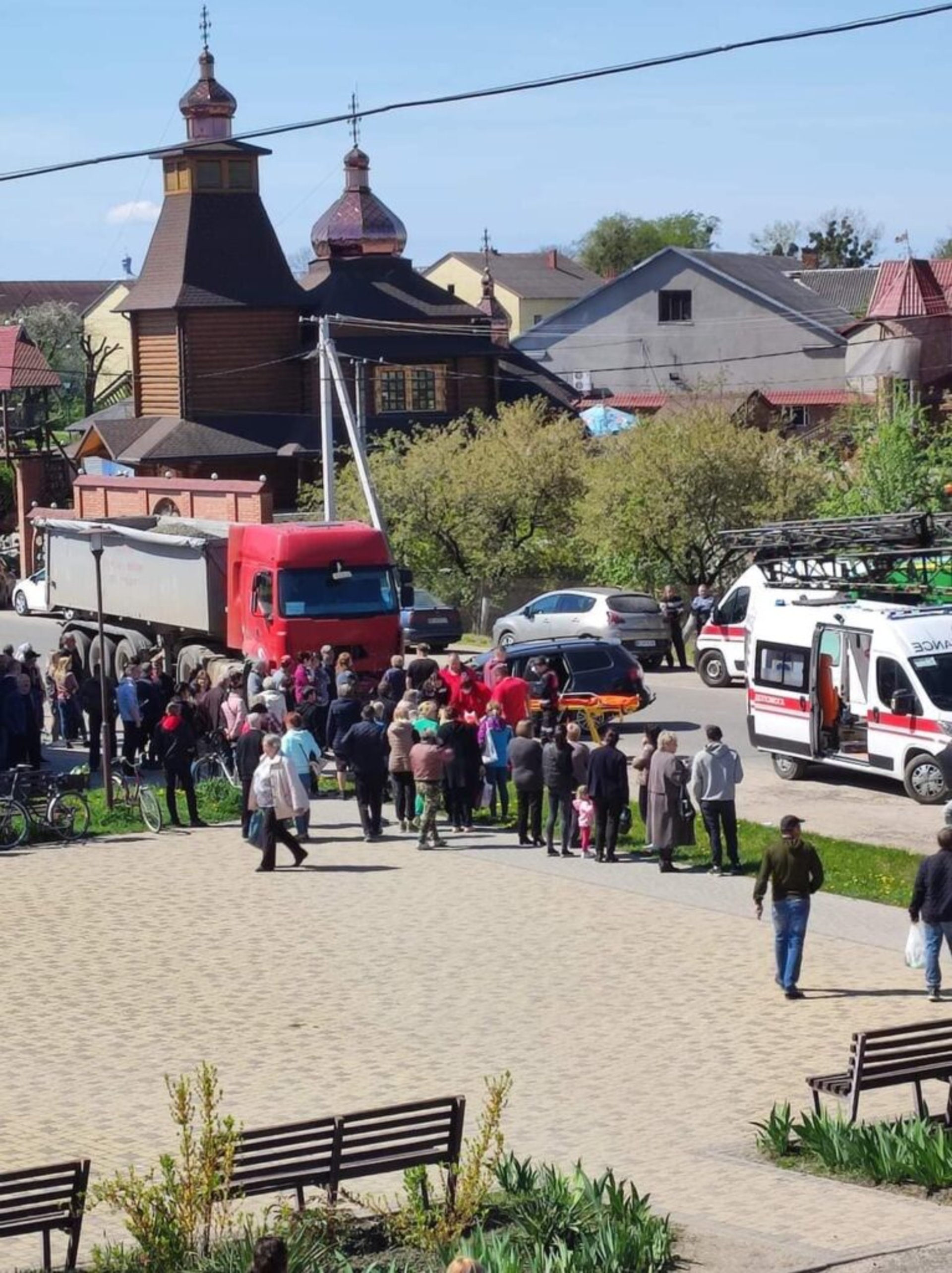 На Львівщині легковик не розминувся із вантажівкою