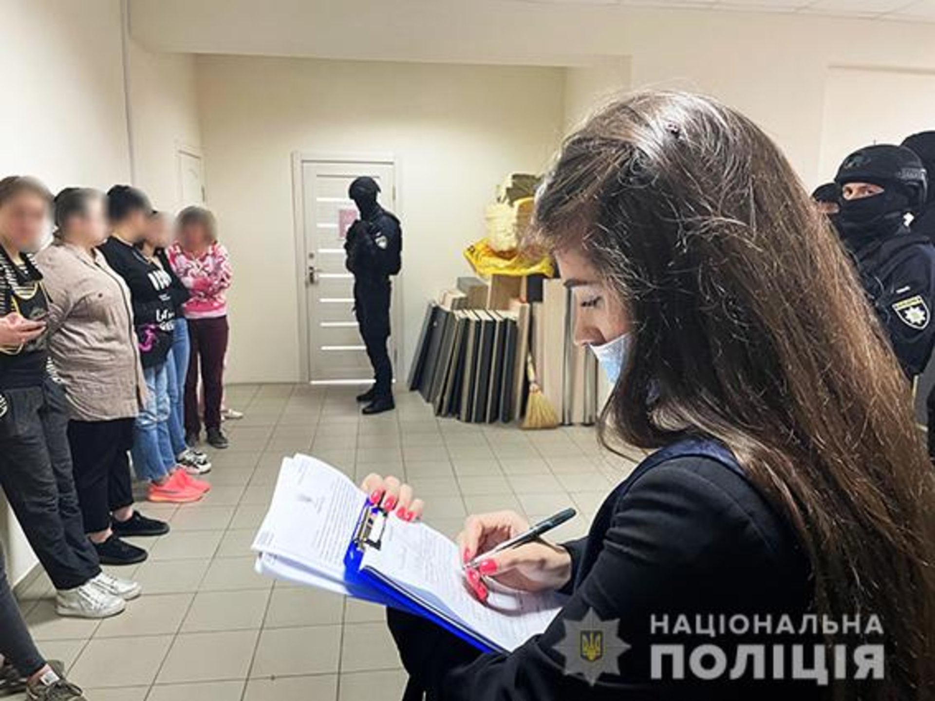 Поліція накрила шахрайський call-центр в офісі Миколаєва