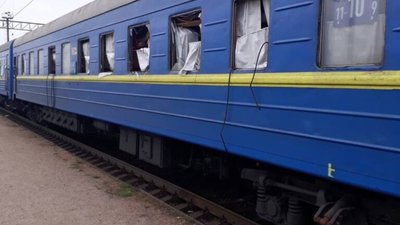 У чотирьох вагонах поїзду «Запоріжжя - Львів» вибито вікна (ФОТО)