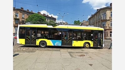 У Львові водій тролейбуса зібрав гроші з пасажирів і не поїхав