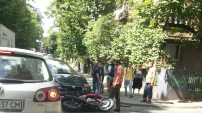 У Львові внаслідок ДТП водій мотоцикла травмував ногу