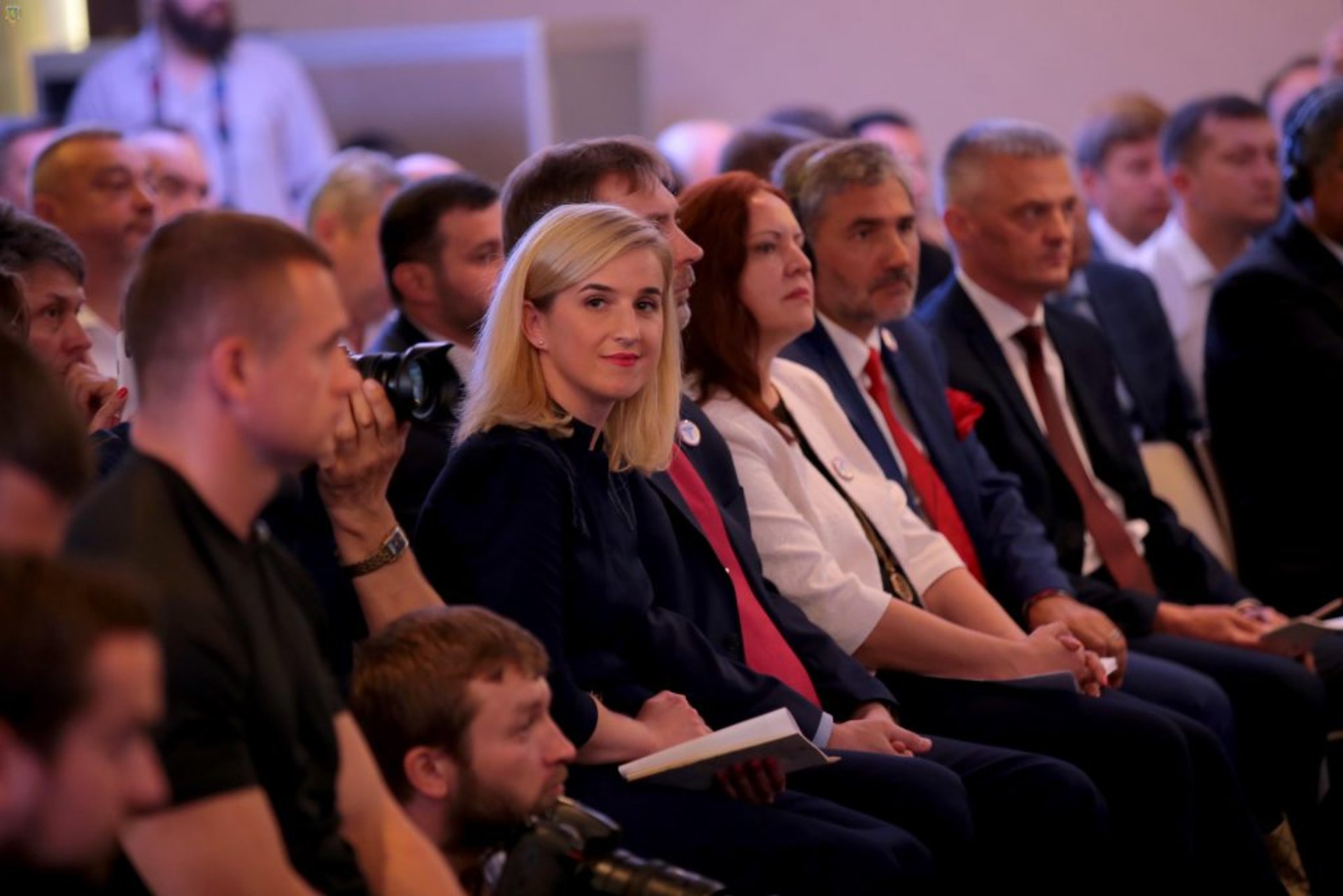 Як Зеленський у сорочці на Львівщині говорив про медичний туризм. Фото прес-служба ЛОДА