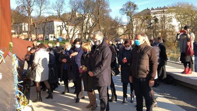Петро Порошенко вшанував пам'ять Героїв Небесної Сотні у Львові (ВІДЕО)