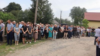 Івано-Франківська громада провела в останню путь Героя (ФОТО)