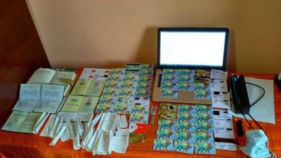 У Львові впіймали касира автозаправки на махінаціях з банківськими картками