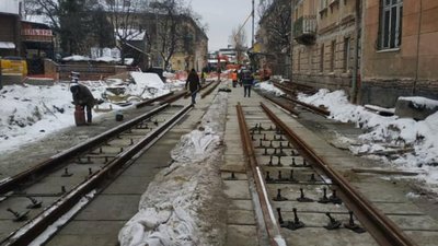 У Садового похвалились, як три лінивці ремонтують Замарстинівську