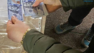 На Львівщині за 13 тисяч доларів купували посвідчення волонтера (ФОТО)