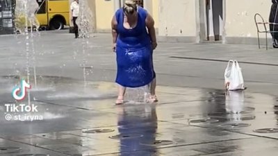 У Львові жінка помилась у фонтані (ВІДЕО)