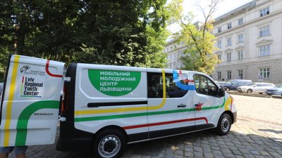 Перший в Україні мобільний молодіжний центр вирушив у громади Львівщини
