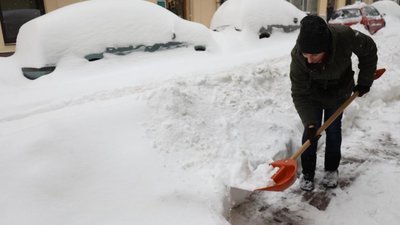Підлеглі Садового знову піаряться на прибиранні снігу у Львові (ФОТО, ВІДЕО)