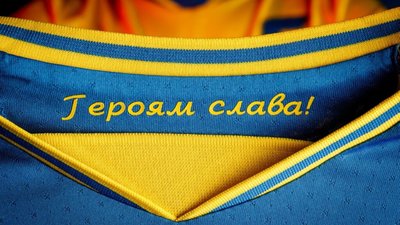 У Бухаресті українські уболівальники виконали "Червону руту" (ВІДЕО)