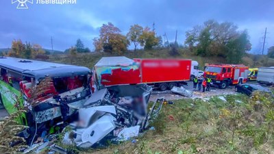 Рятувальники Львівщини ліквідували наслідки жахливої автотрощі