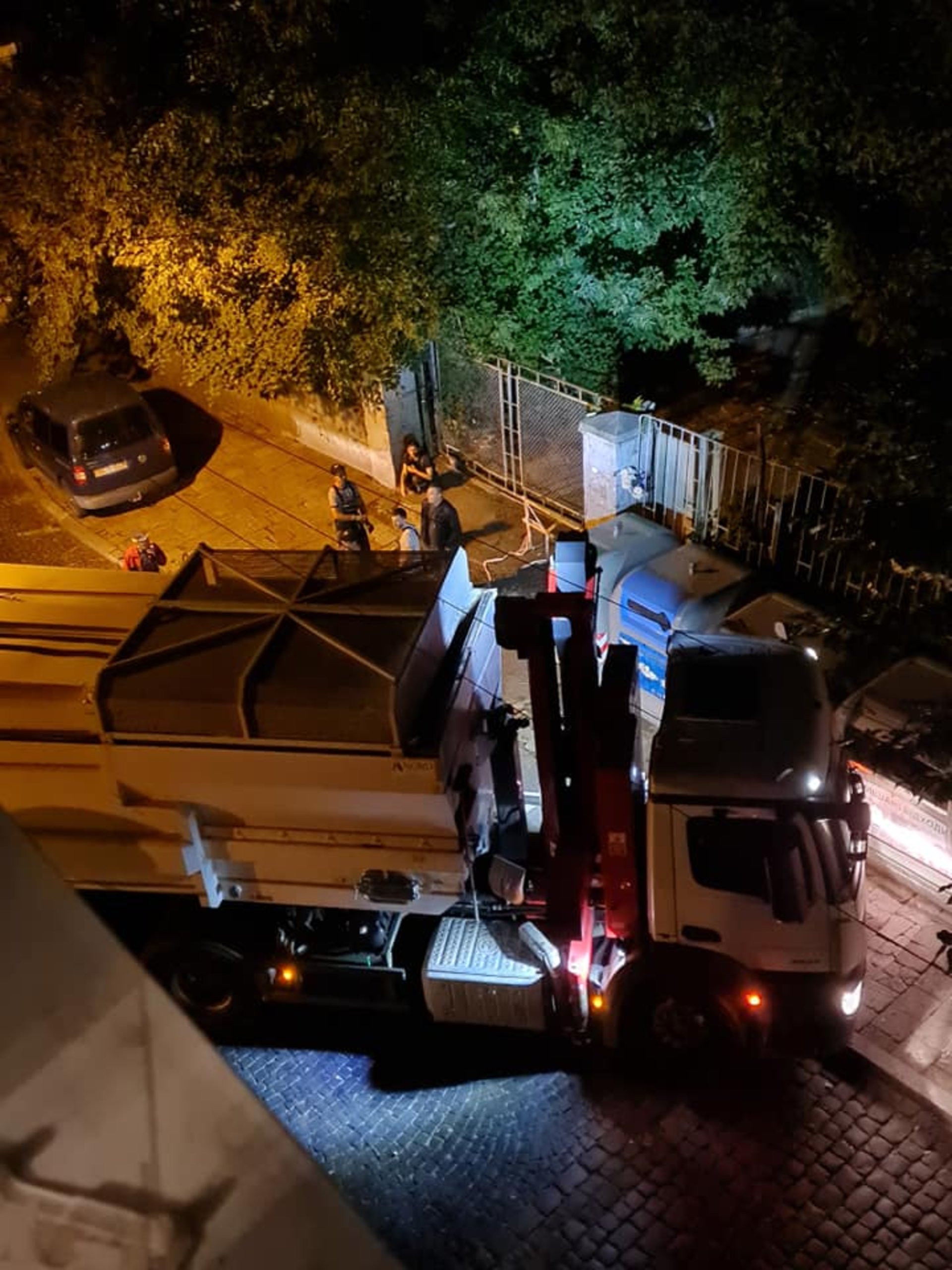 У Львові під час прибирання сміття порушують режим тиші, фото ГЛМЛ
