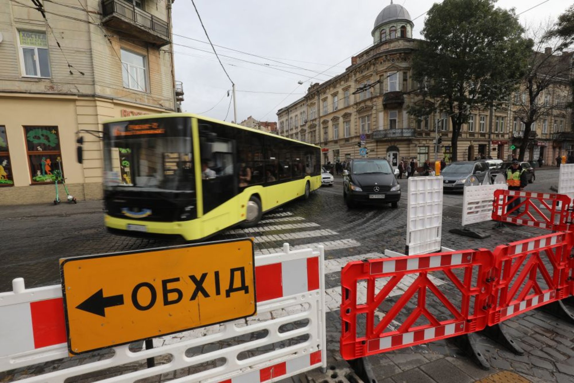 У Львові на чотирьох вулицях заборонили паркування, фото ЛМР